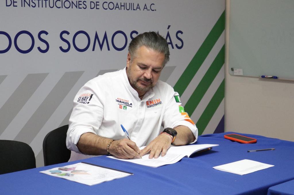 Se suma Lenin Pérez al Pacto por el Impulso Educativo