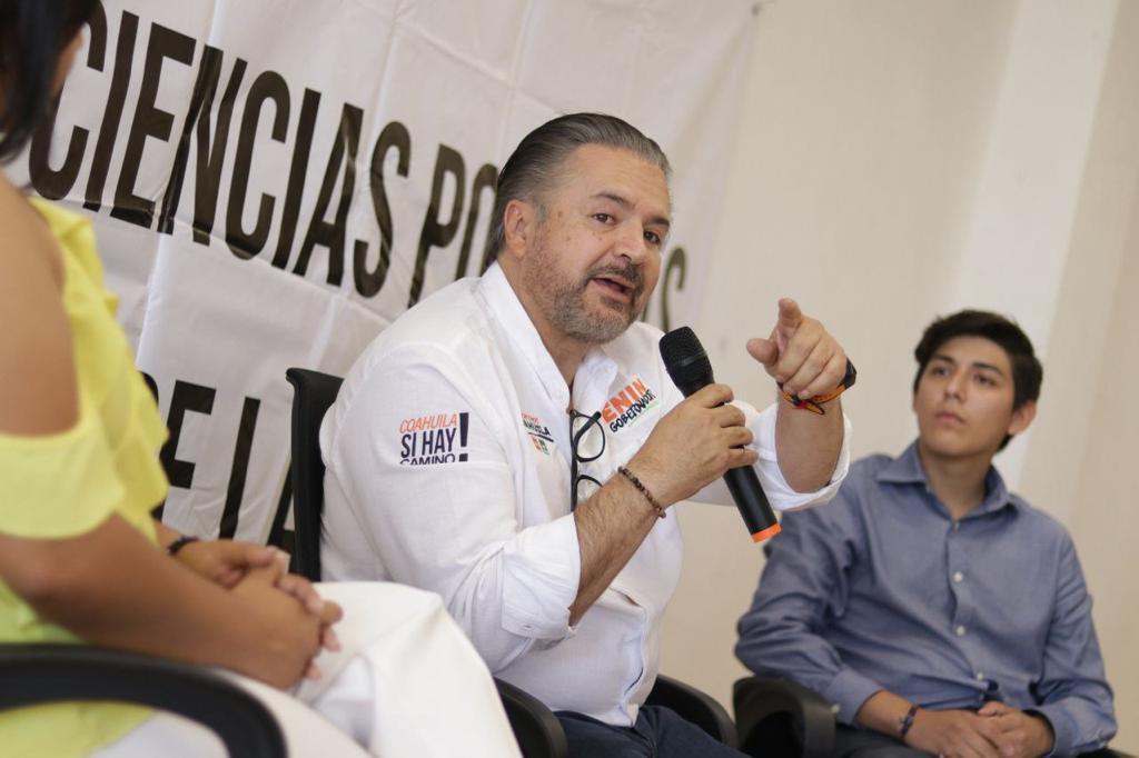 Dialogó Lenin con estudiantes de la UAdeC en Torreón