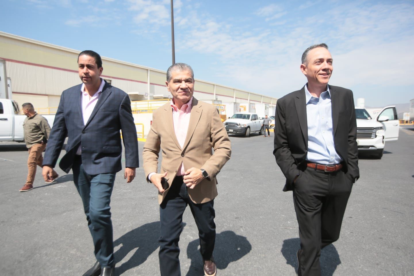 Acompañan Riquelme y Morales a directivos de Lennox en inauguración de la planta 3