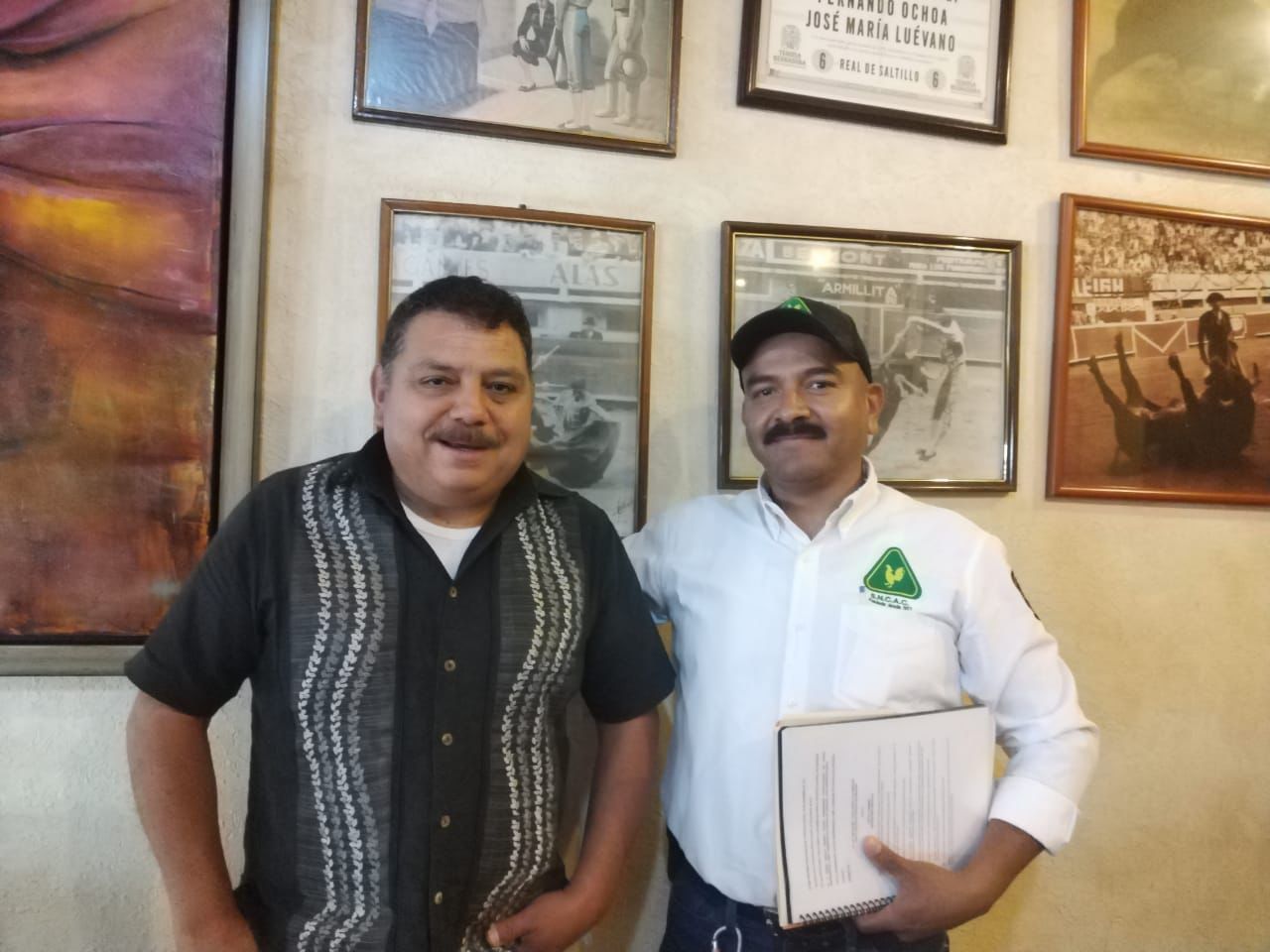 Piden reactivar peleas de gallos