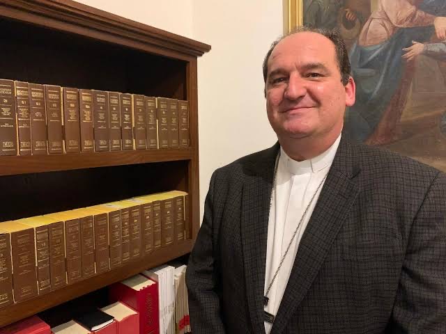 Educación no debe ser para adoctrinar: obispo Hilario