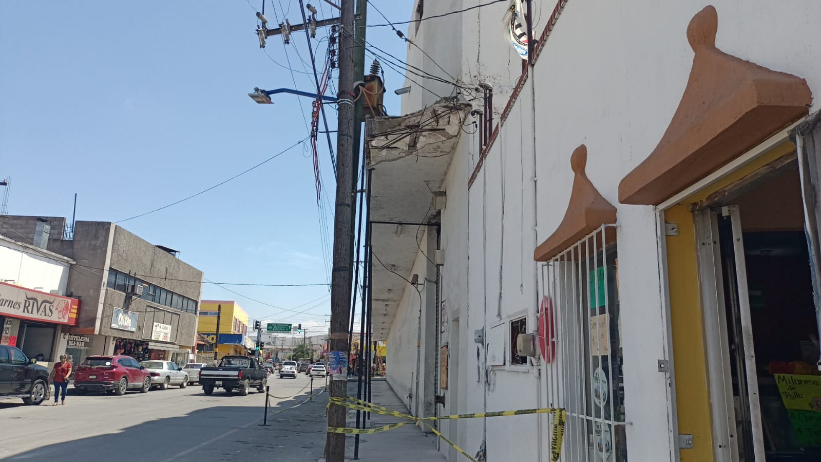 Muere pareja a la que le cayó marquesina de Del Sol