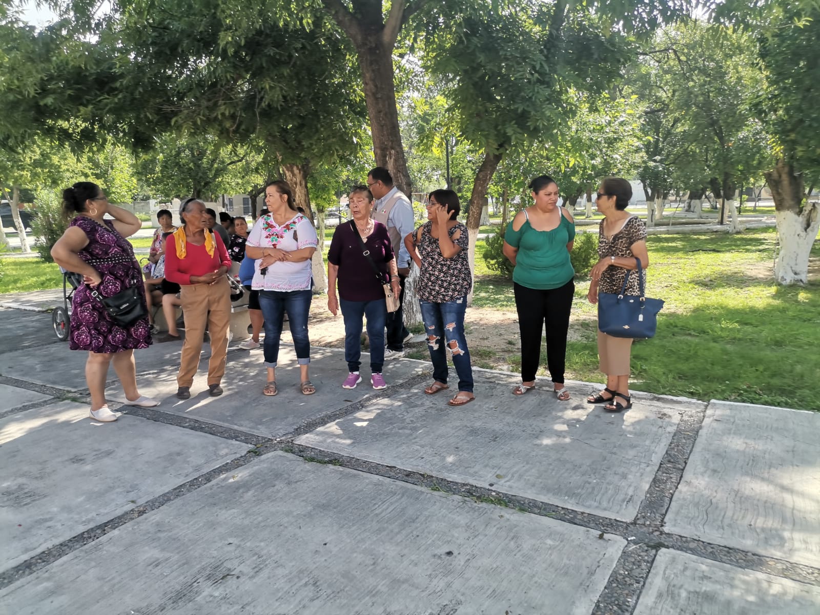 Por derrota electoral de su esposa, Mayito toma revancha con burócratas