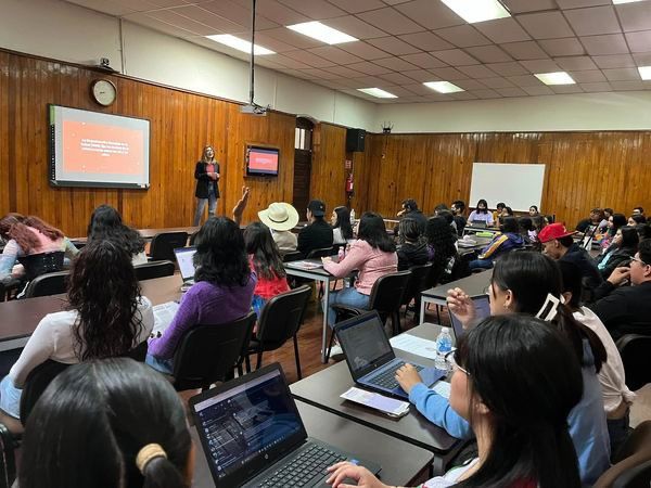 Ofrece Gobierno de Saltillo pláticas sobre prevención del embarazo