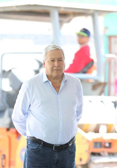 Trabaja Chema Fraustro con pavimentaciones en Saltillo