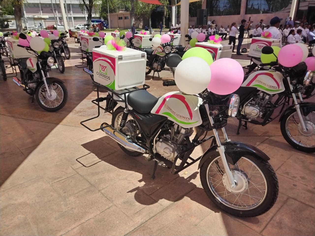Entregan a carteros parque vehicular 
