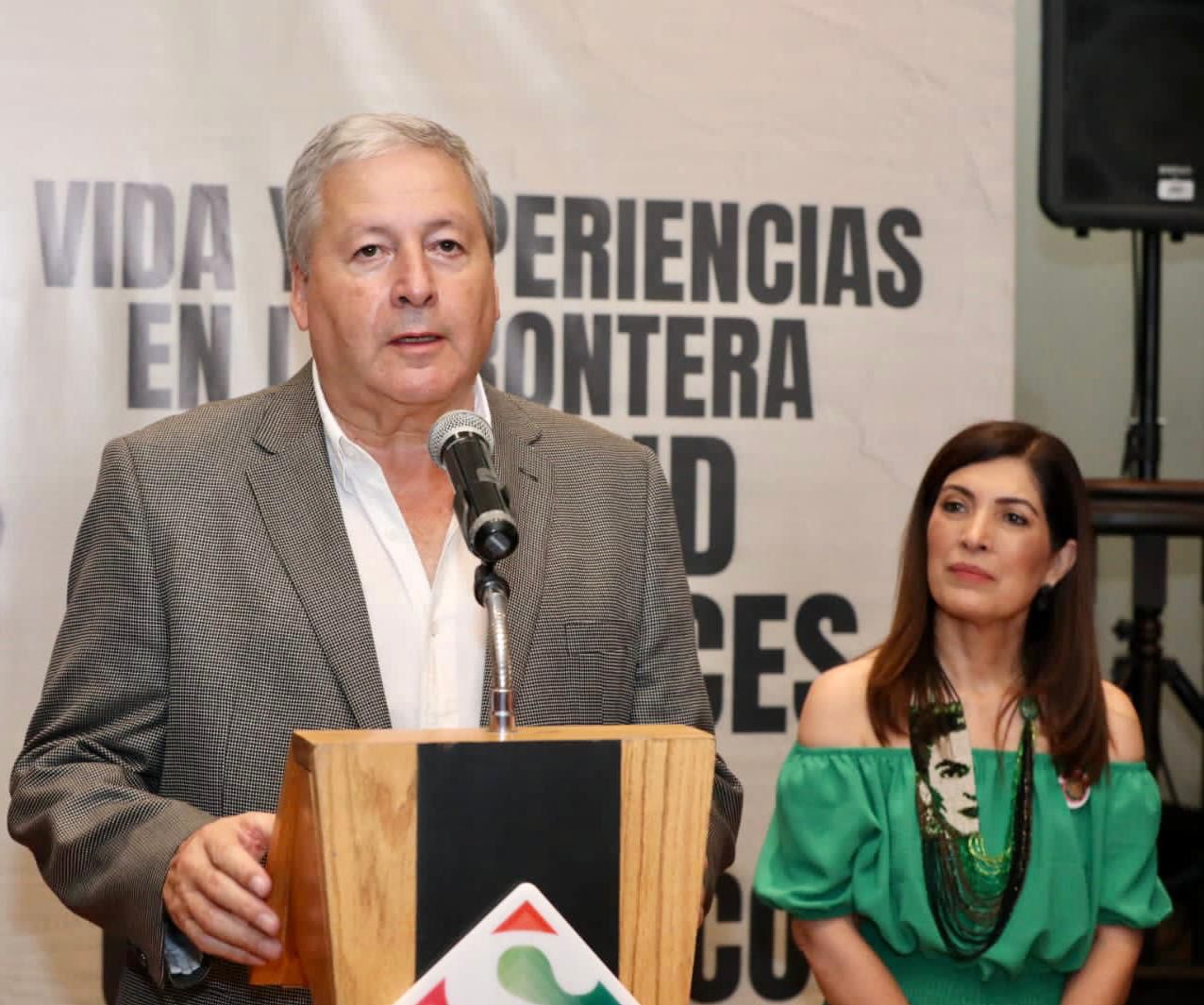 Inaugura Chema Fraustro exposición “Vida y Experiencias en la Frontera”