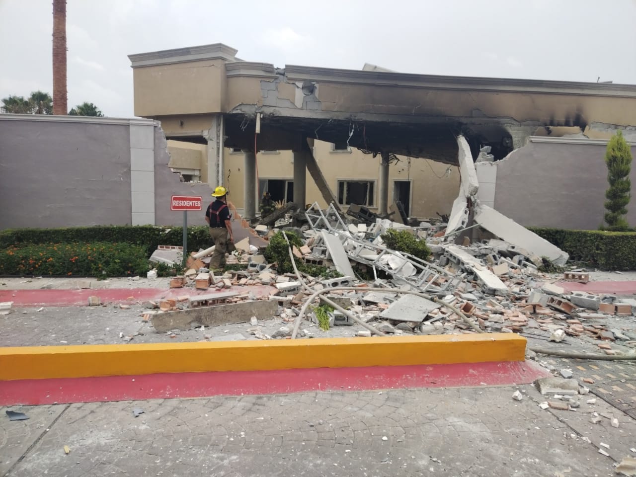 Explota casa en Saltillo; “Taxi Reno” se viste de héroe