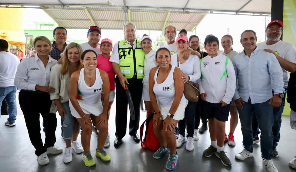 Inicia Chema Fraustro construcción de 3 canchas de pádel