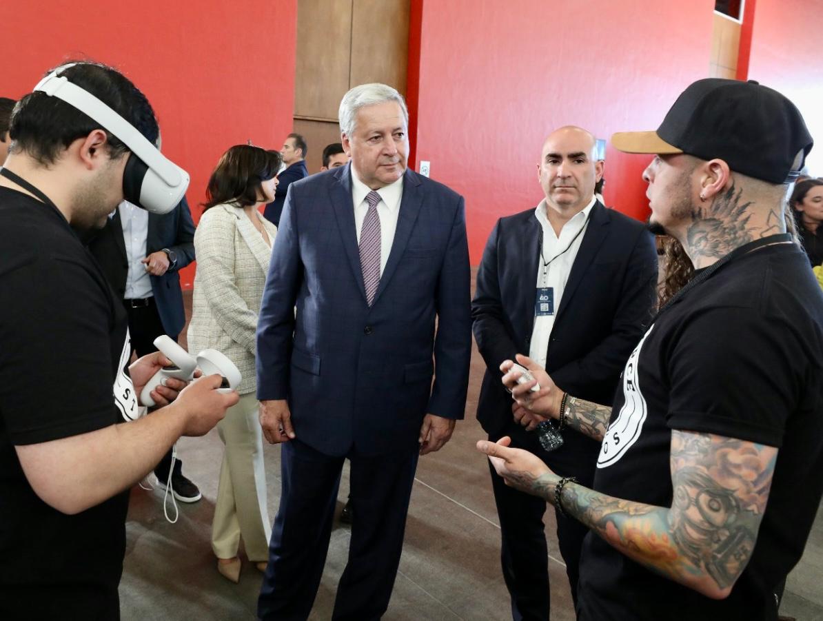 Promueve Chema Fraustro desarrollo de la juventud