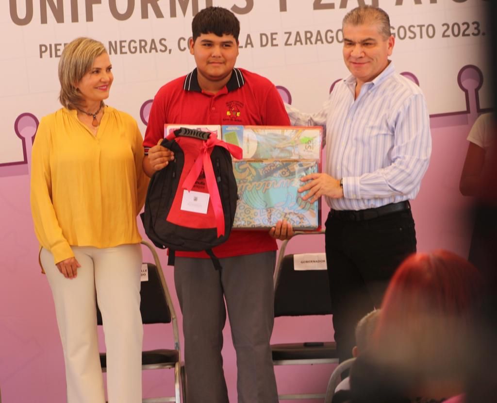 Entrega MARS útiles y uniformes escolares en comunidades rurales de PN
