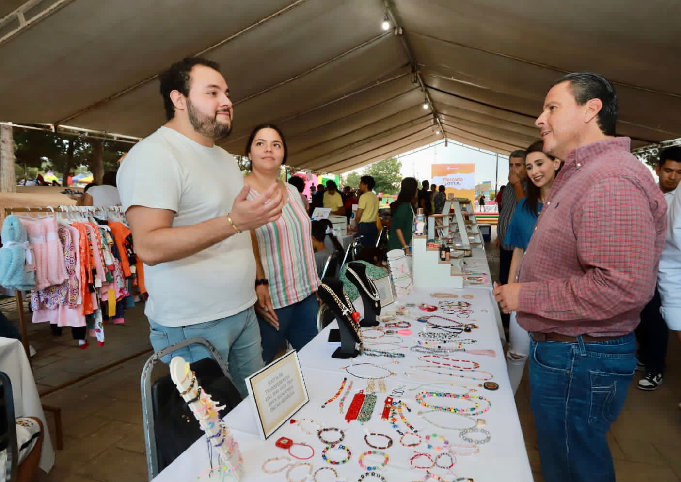 Apoya Chema Fraustro a jóvenes emprendedores