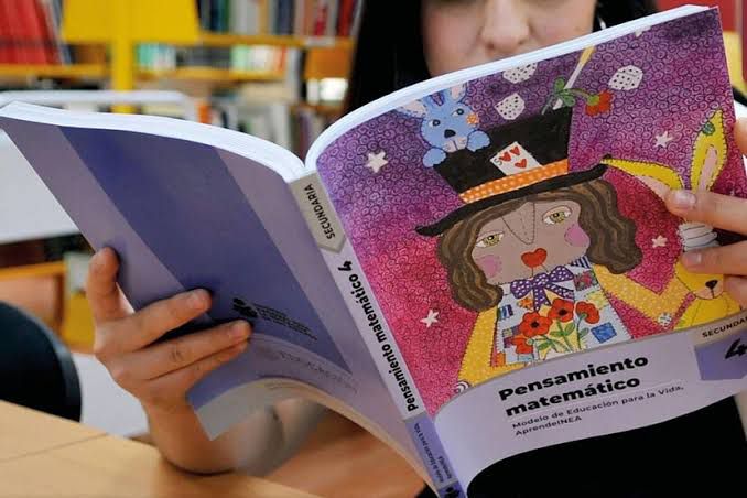 Entra UA de C a análisis de libros de texto