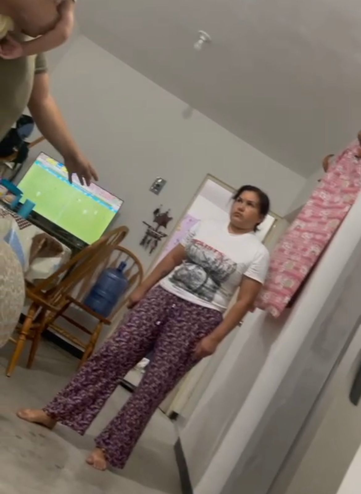 Ataca mujer a su familia y luego mata a hombre