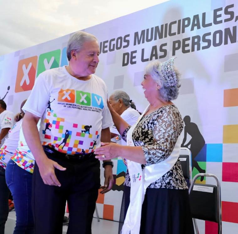 Inaugura Chema Fraustro Juegos de los Adultos Mayores