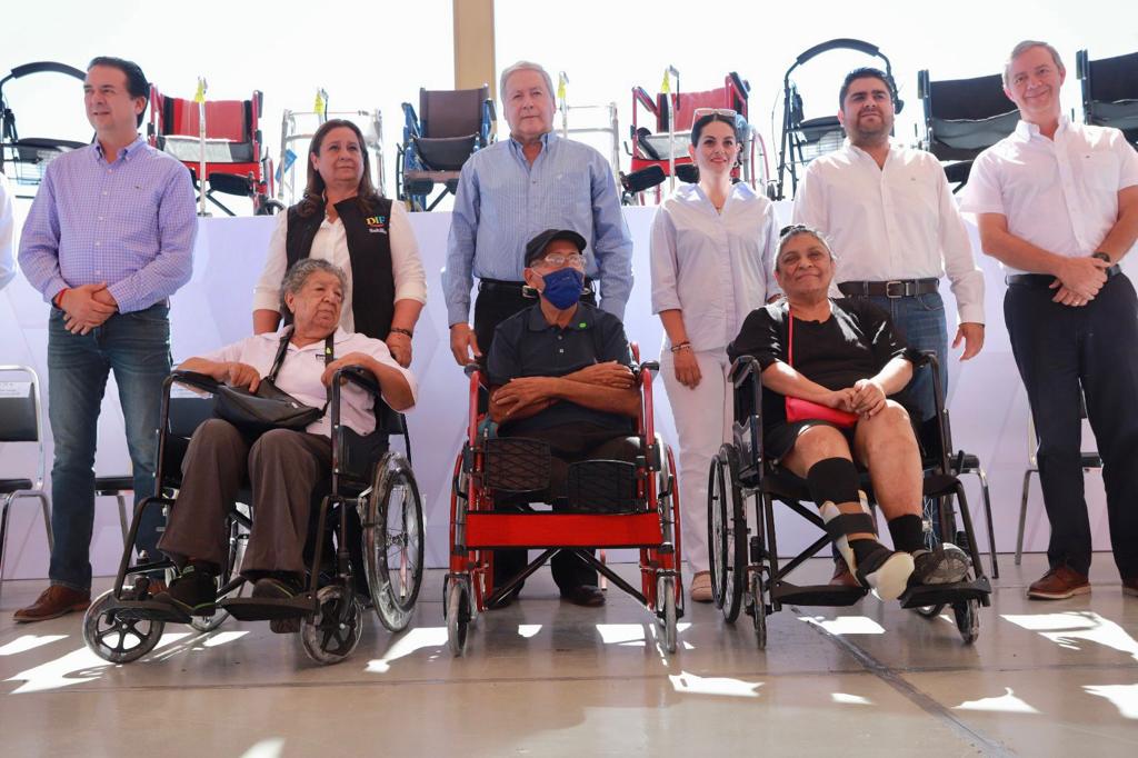 Entrega Chema Fraustro 124 aparatos ortopédicos