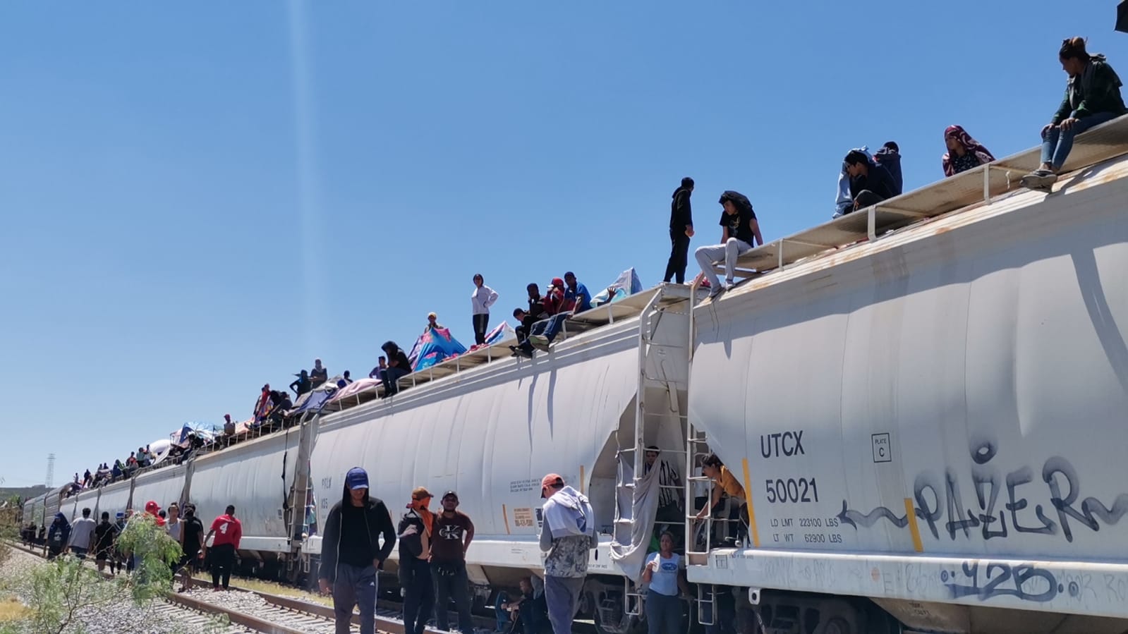 Quedan varados en la región centro más de 3 mil migrantes 