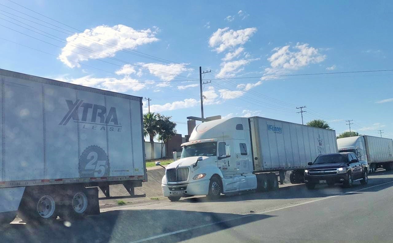 Congestión en cruce a EU por nueva ola migratoria 