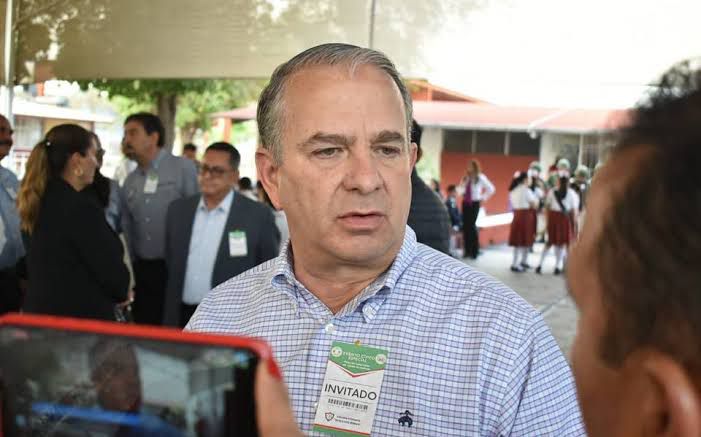 Fondo de la controversia por libros de texto tardaría hasta un año: SE