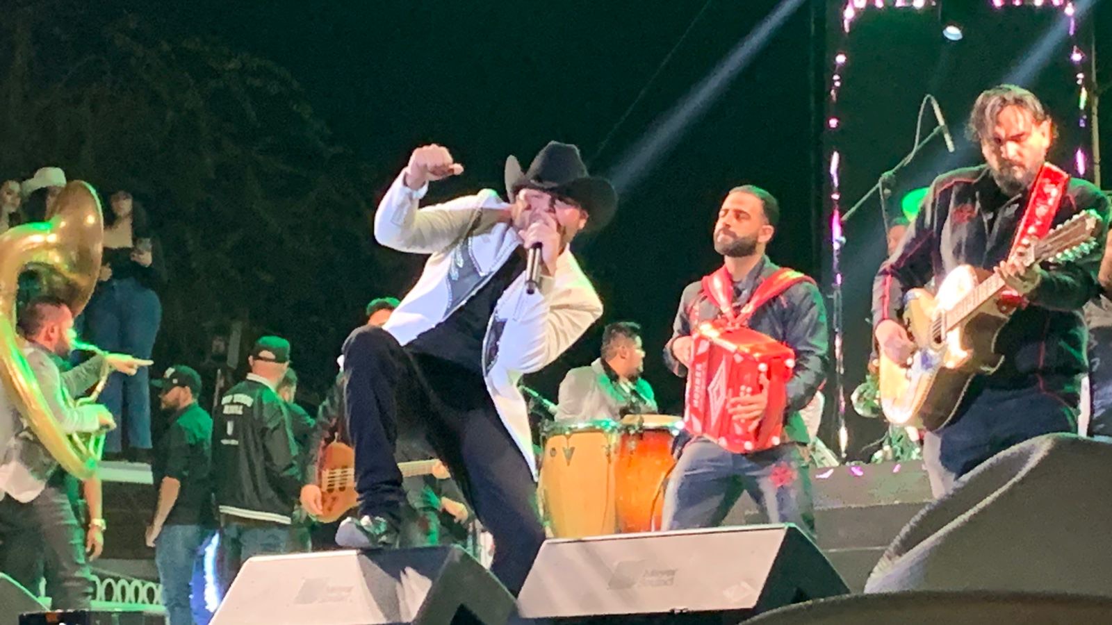 Un éxito, concierto de Gerardo Ortiz en Saltillo