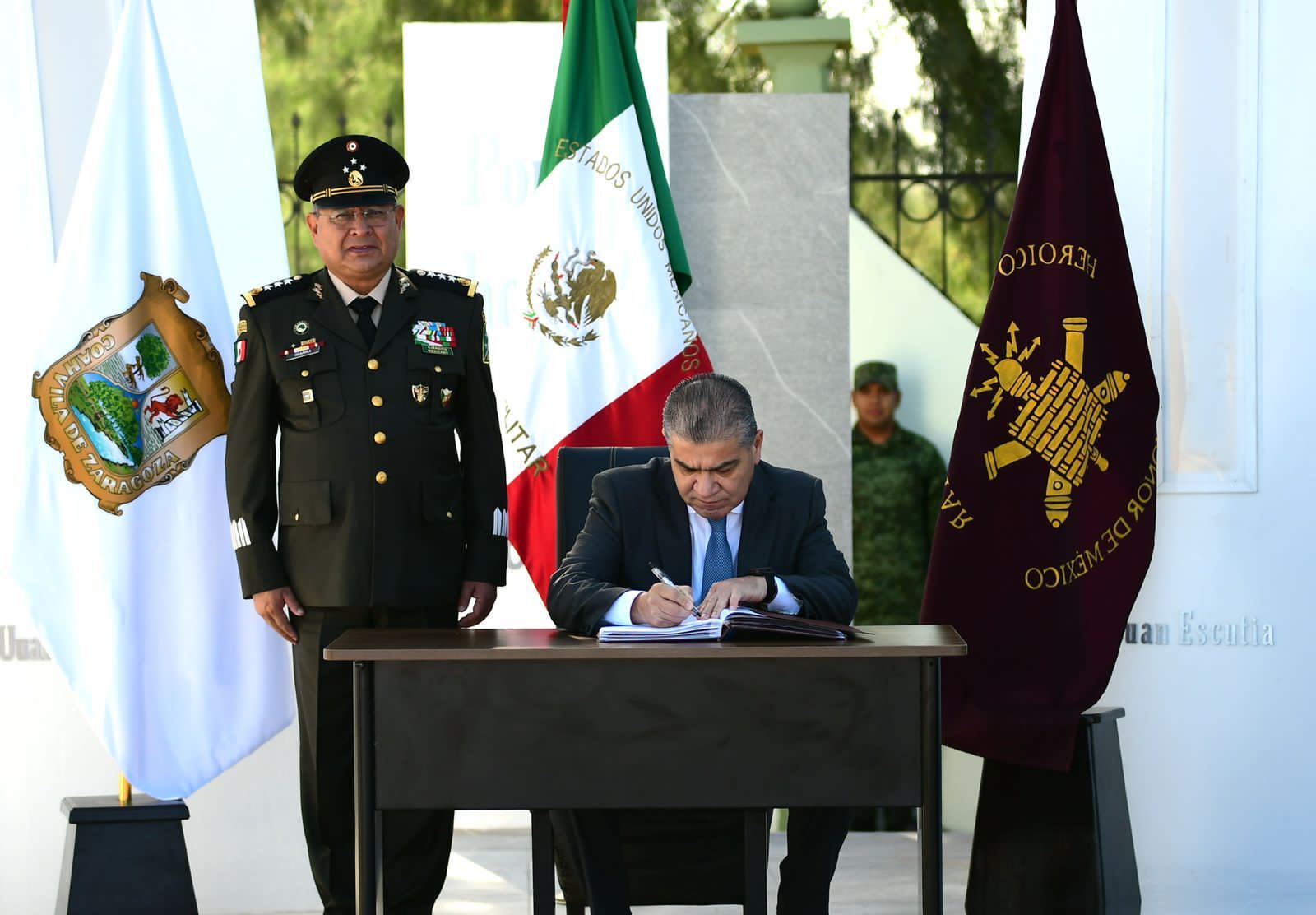 Inaugura MARS monumento a Niños Héroes en Torreón