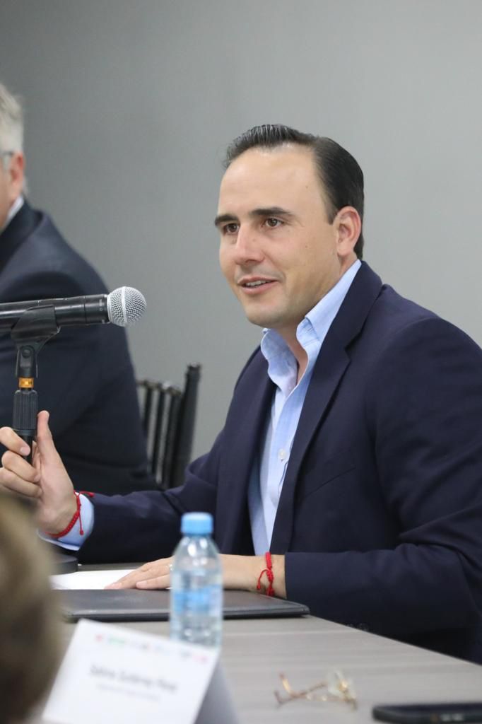 Inicia Manolo gira económica en Asia