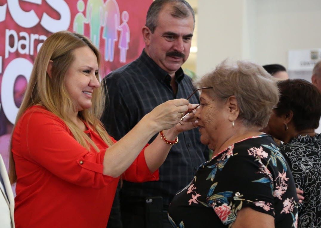 Entregará DIF Coahuila 10 mil pares de lentes para la presbicia: Marcela Gorgón