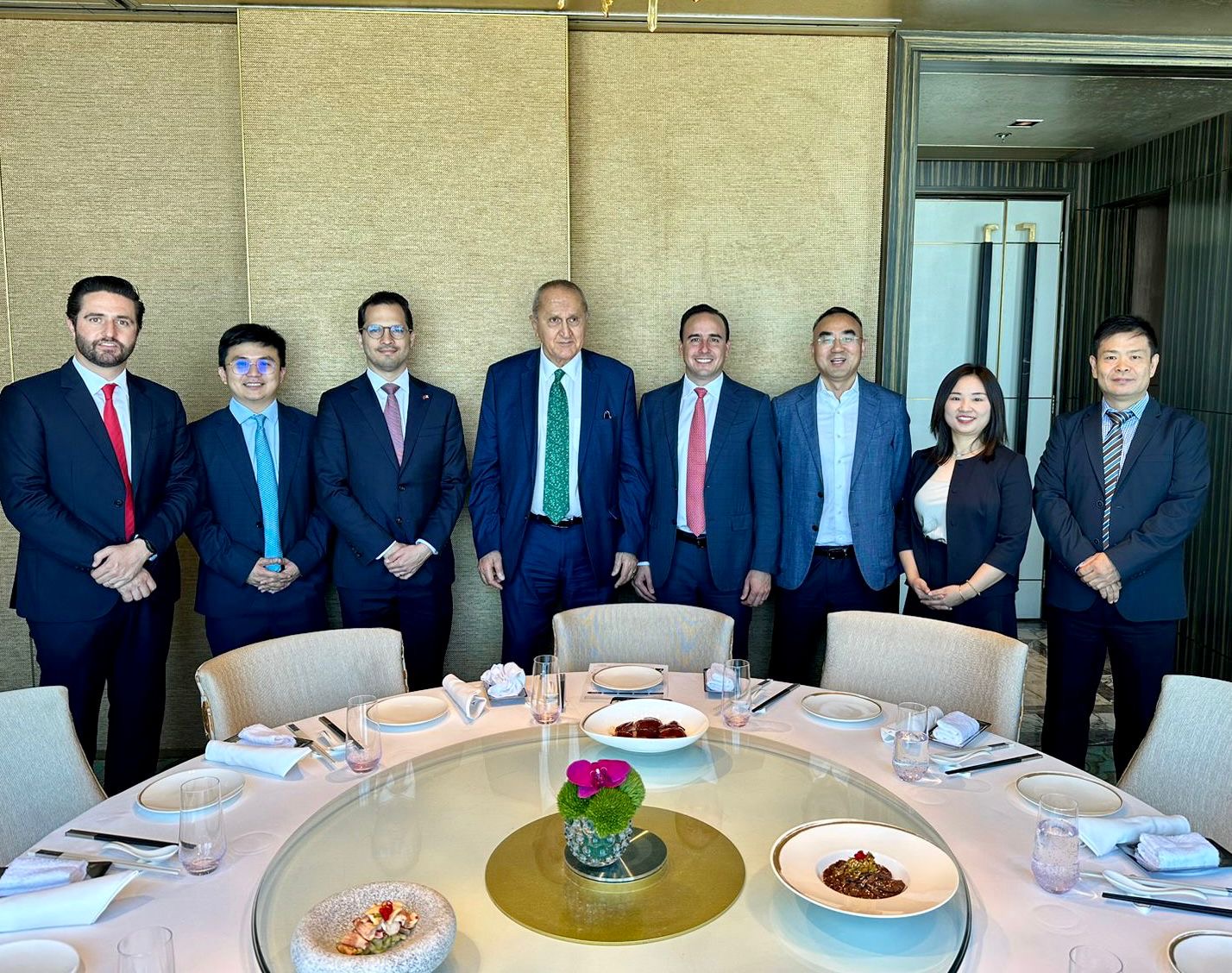 Se reúne Manolo con proveeduría de la industria automotriz en China