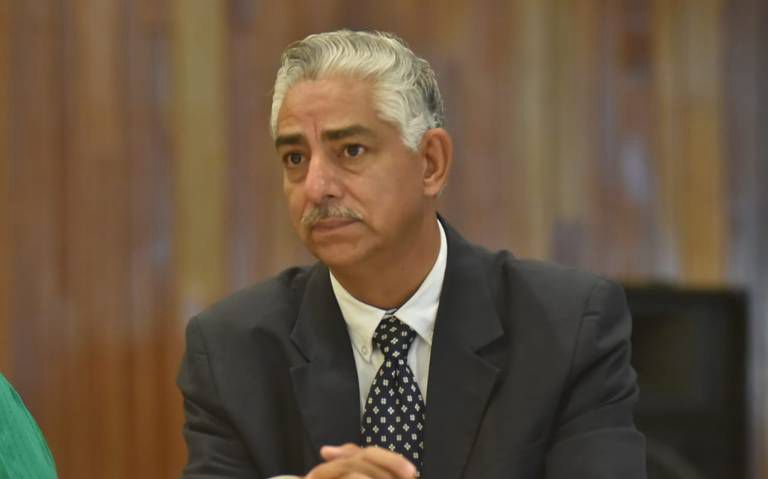 Reconocen paterfamilias postura de MARS con libros de texto 