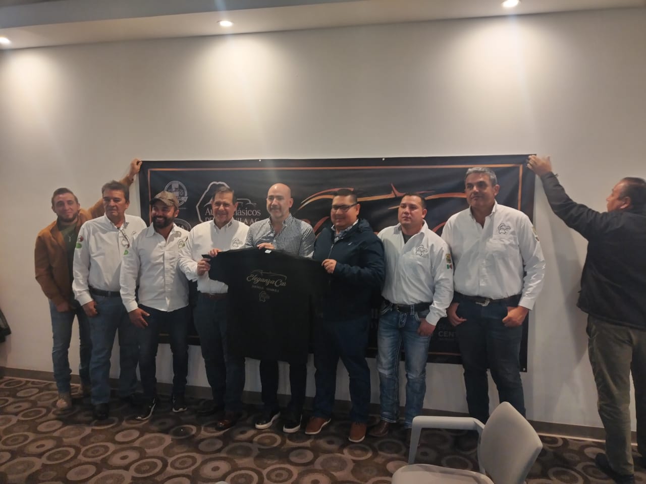 Llegan a Saltillo autos clásicos 