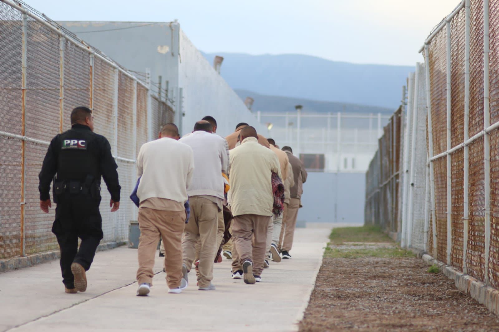 Trasladan 150 presos al Cereso de Monclova
