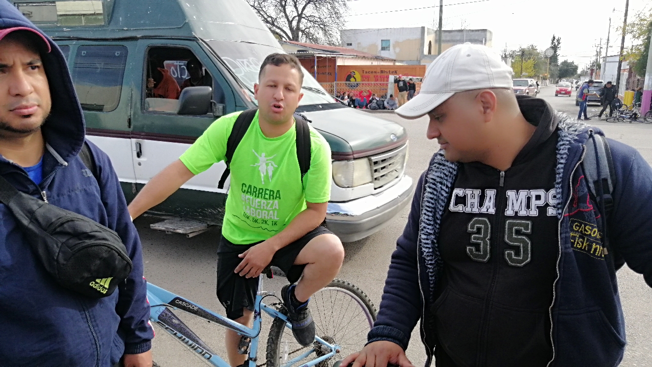 Buscan migrantes llegar la frontera… en bicicleta 