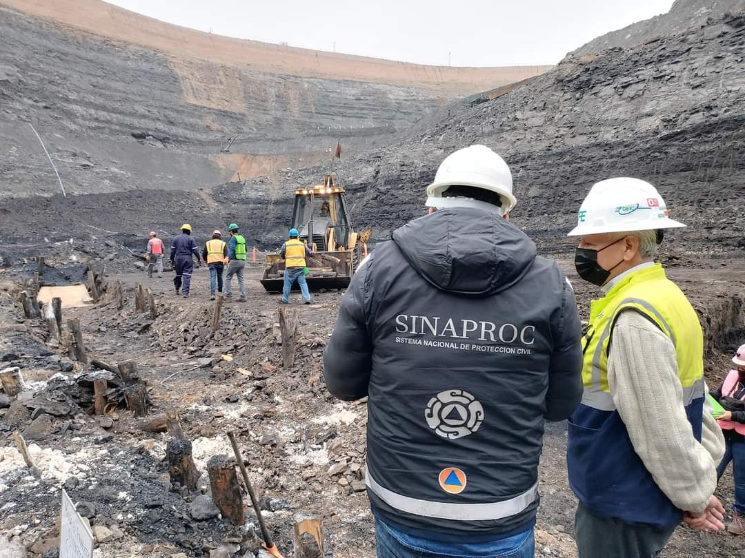 A pala y mano sigue búsqueda en El Pinabete