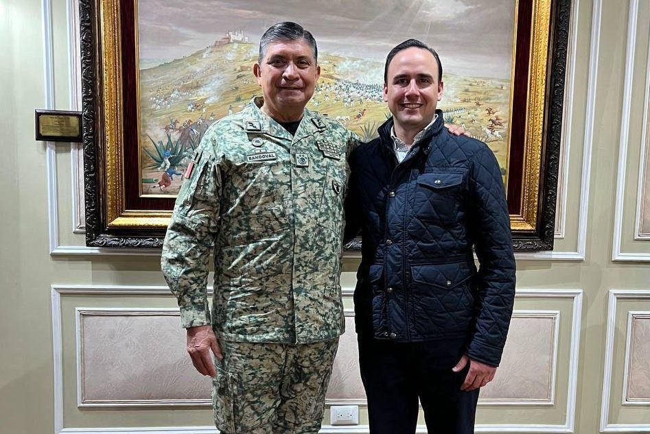 Se reúne el Gobernador Manolo Jiménez con el General Secretario de la Defensa Nacional