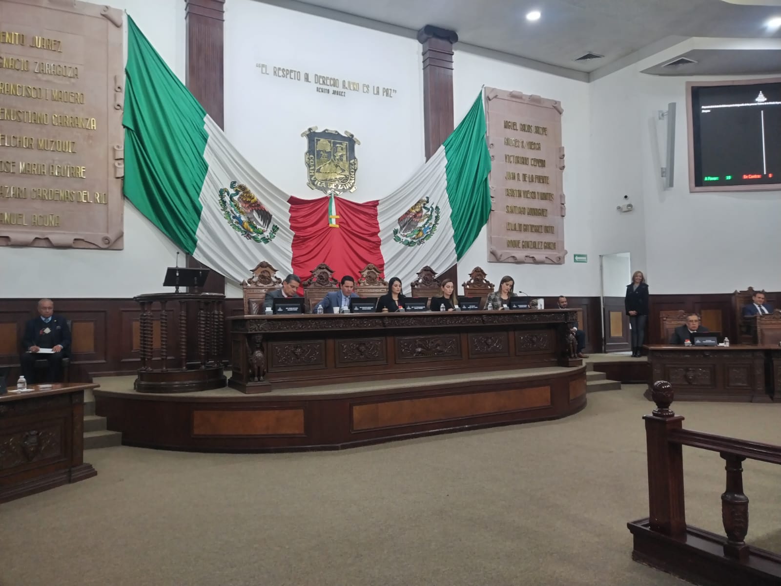 Piden licencia otros tres diputados; conforman comisiones 
