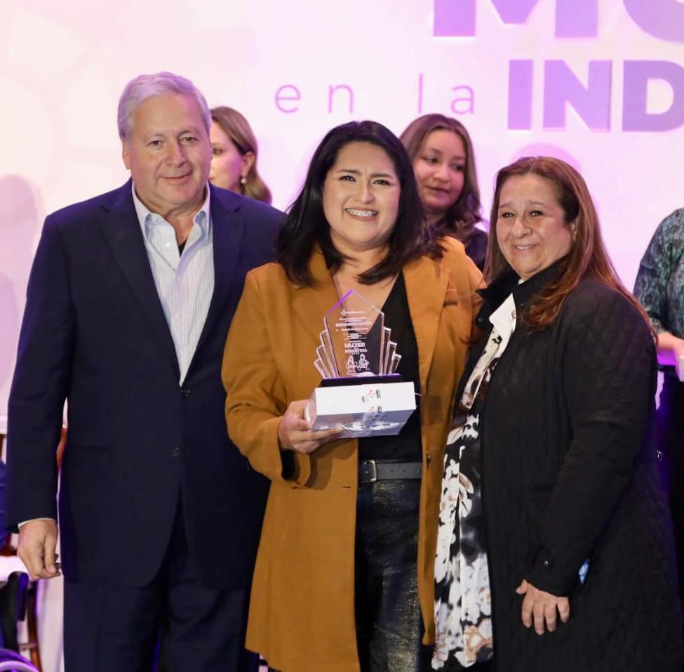 En cultura y con apoyo a las mujeres, el trabajo sigue