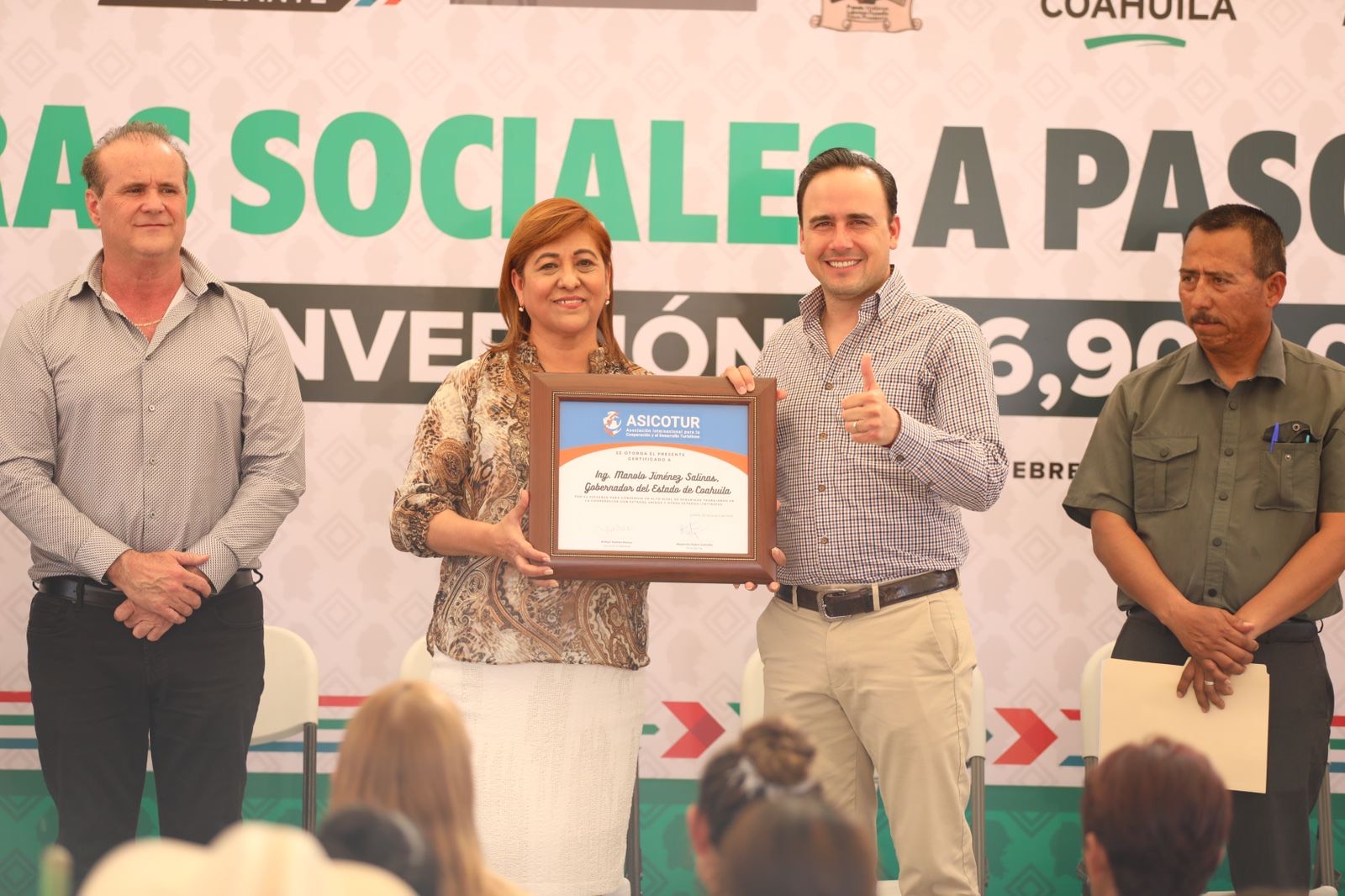 Lleva Manolo Obras Sociales al desierto de Coahuila