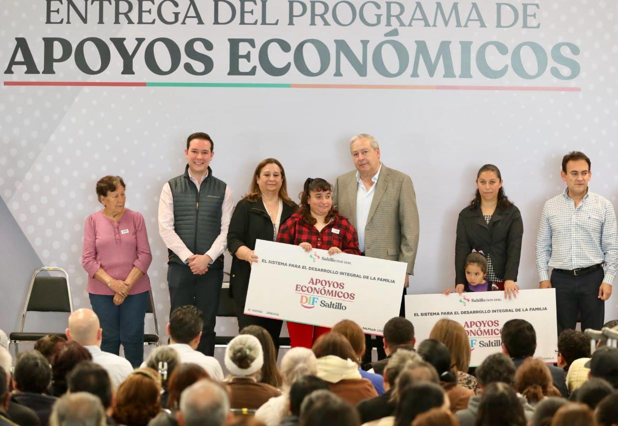 Entrega Chema apoyos económicos a 3 mil 800 familias saltillenses