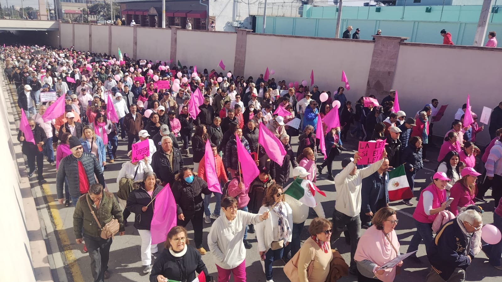 Marchan coahuilenses por la democracia