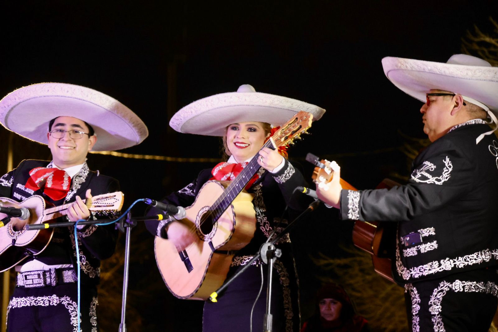 Listos los mariachis para el 14