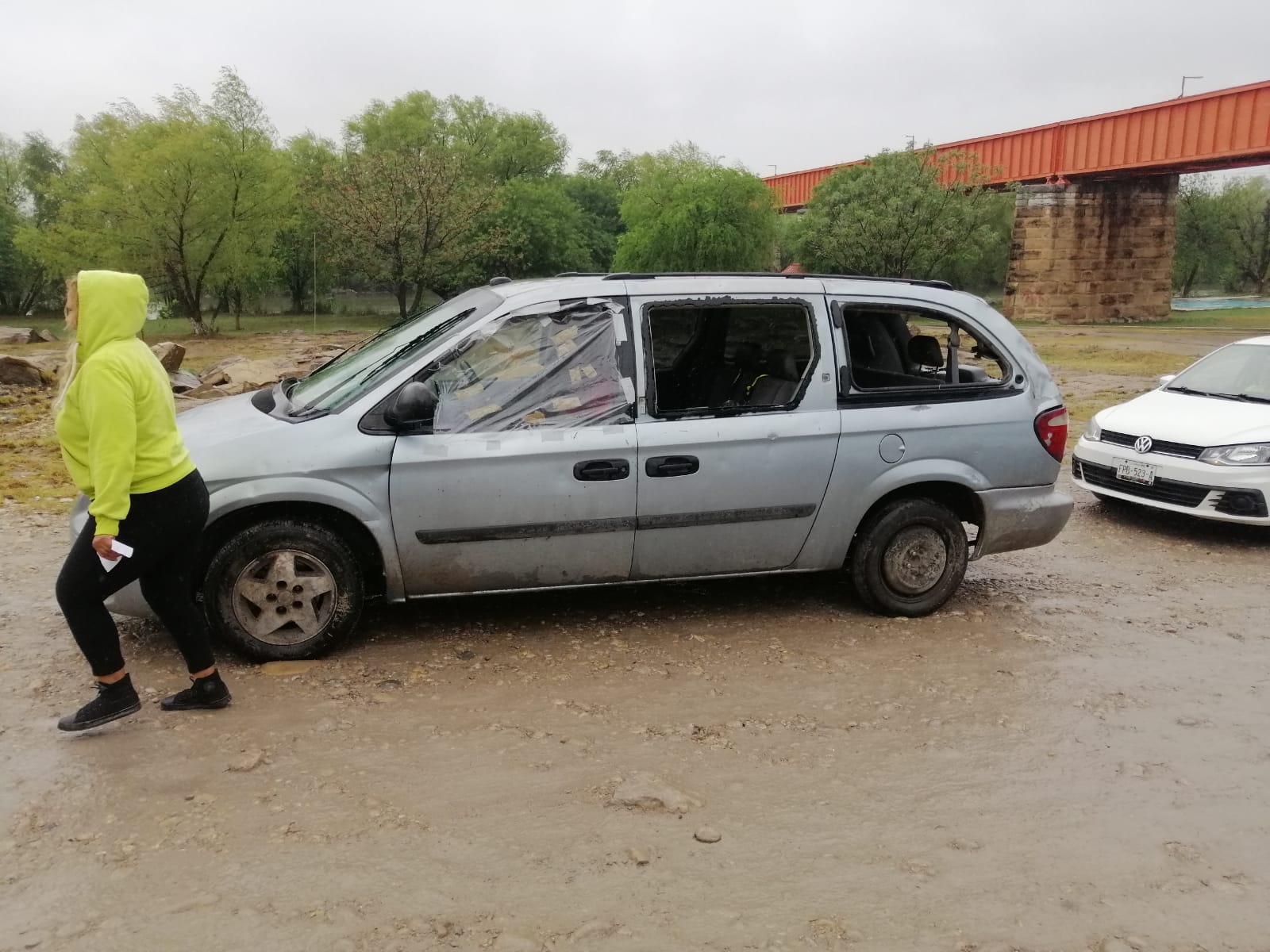Afectados, más de mil autos por granizada