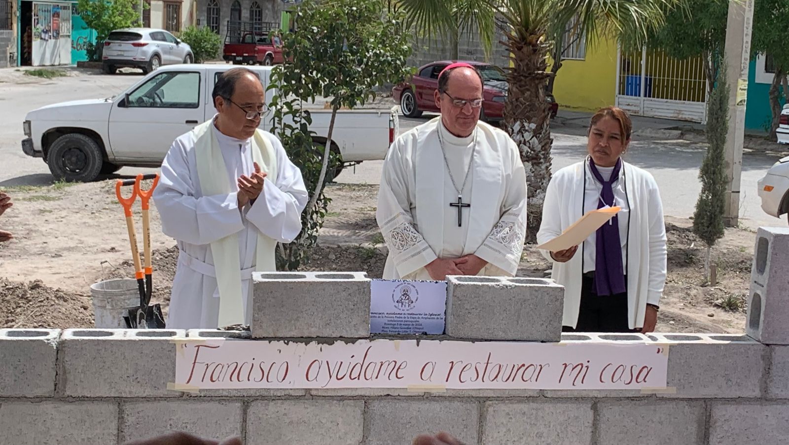 Deben papás ser un ejemplo para sus hijos: Obispo