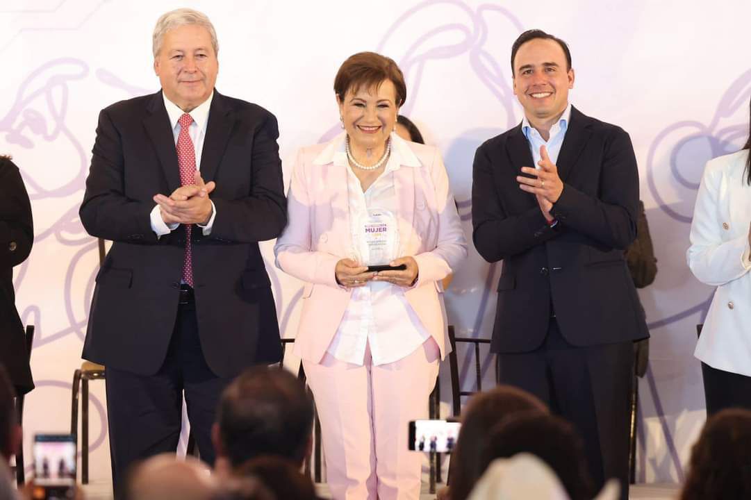 Reconocen Manolo y Chema a mujeres saltillenses