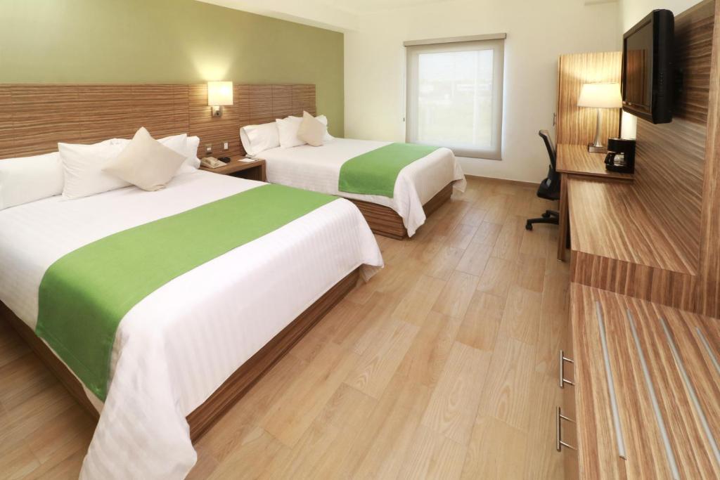 Anuncian dos hoteles más para la capital