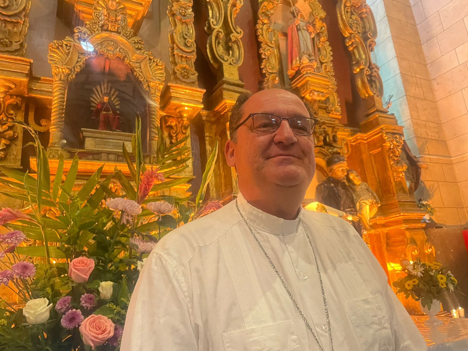 Le entra la iglesia a la salud mental