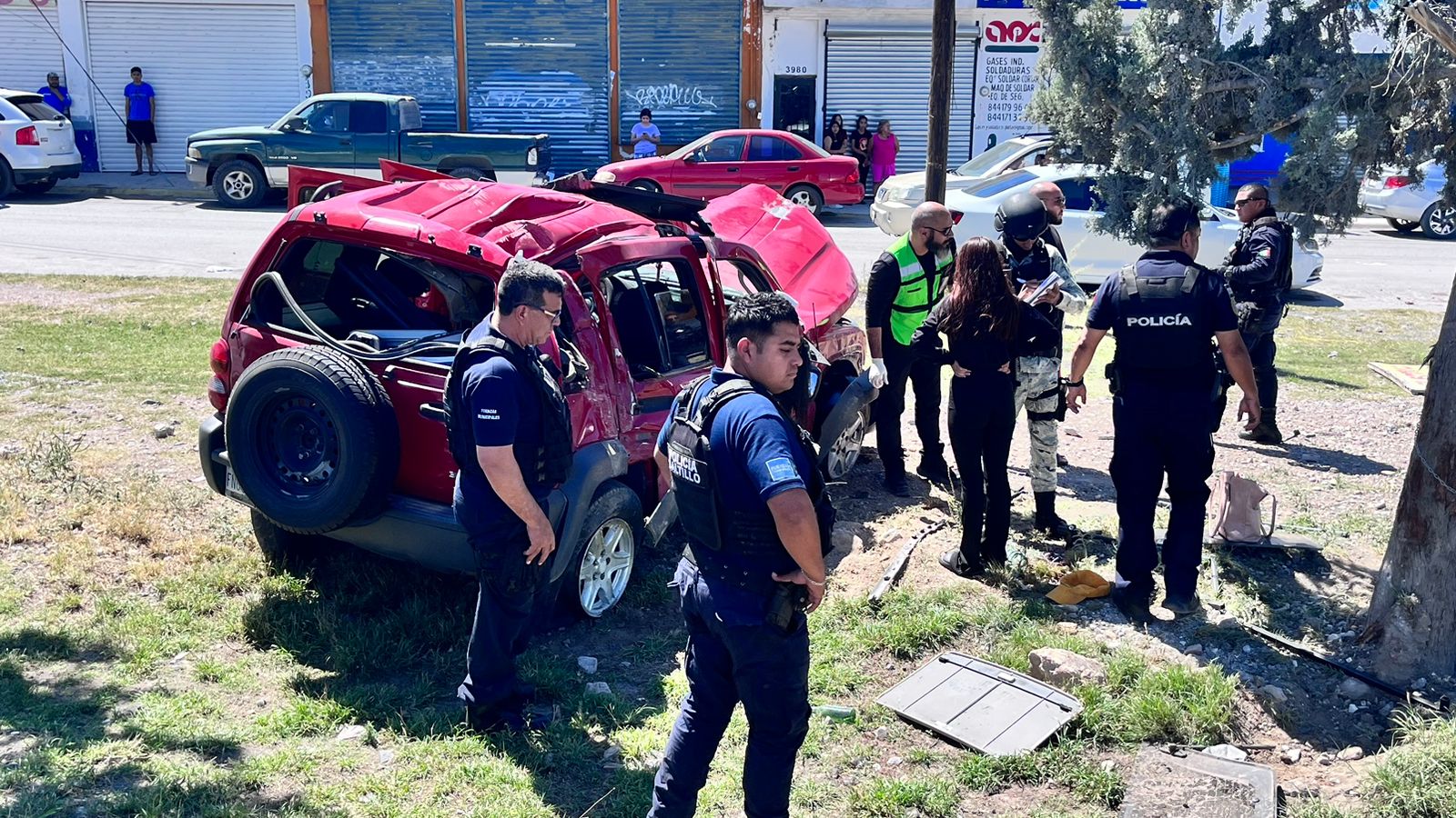 Mujer pierde la vida en aparatoso choque