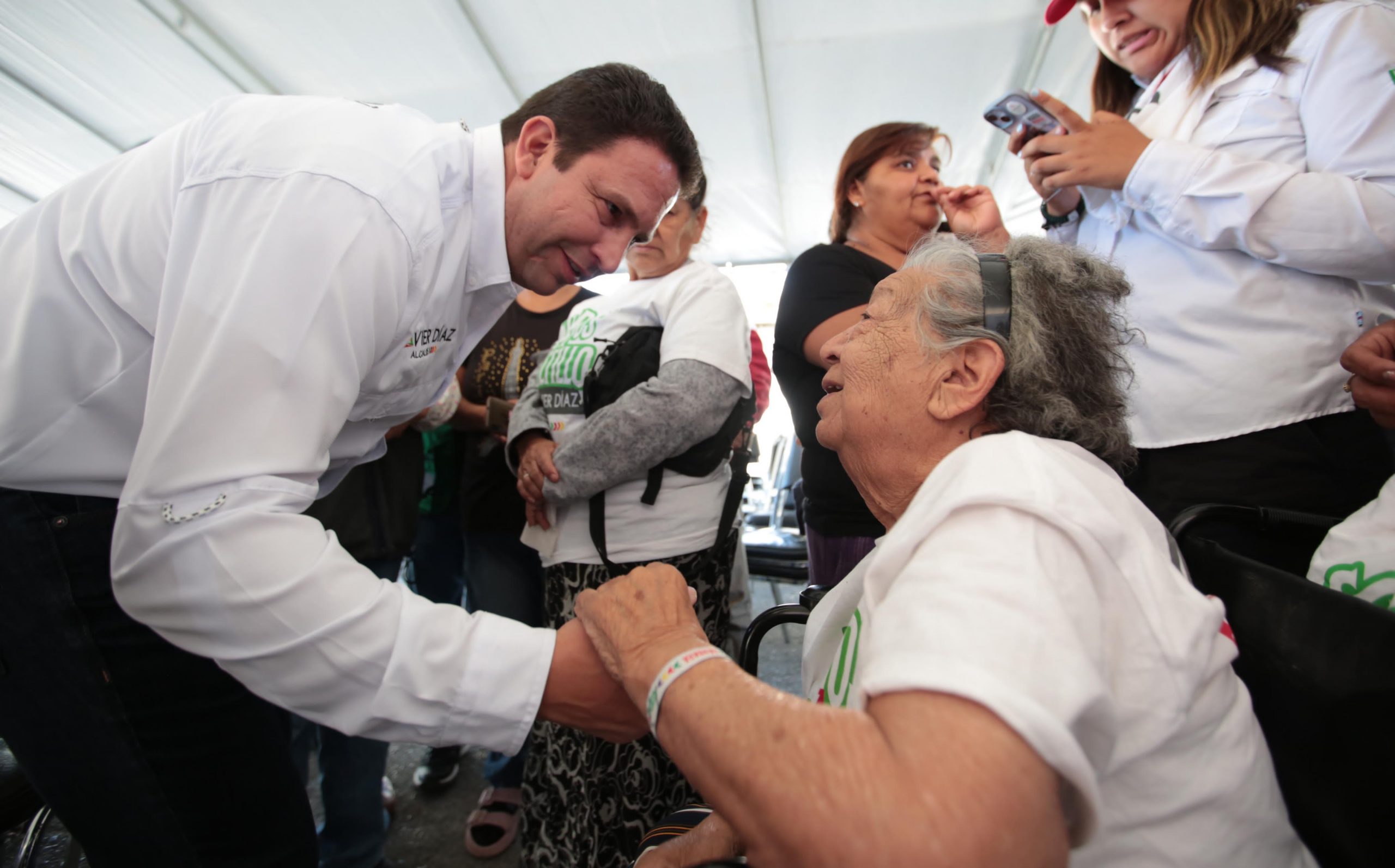 Anuncia Díaz González remodelación de plazas