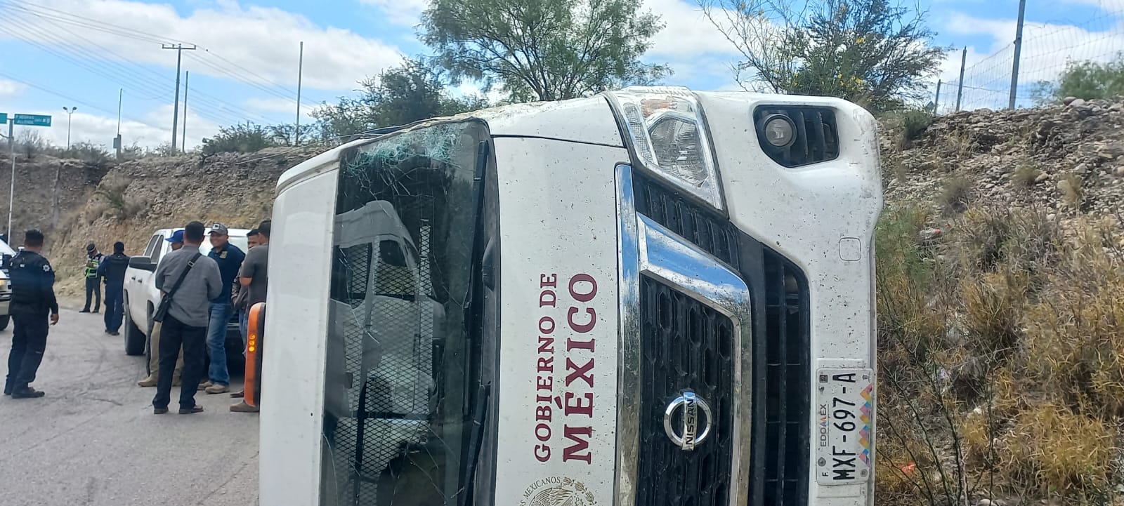 Vuelcan migrantes; tuvieron lesiones leves