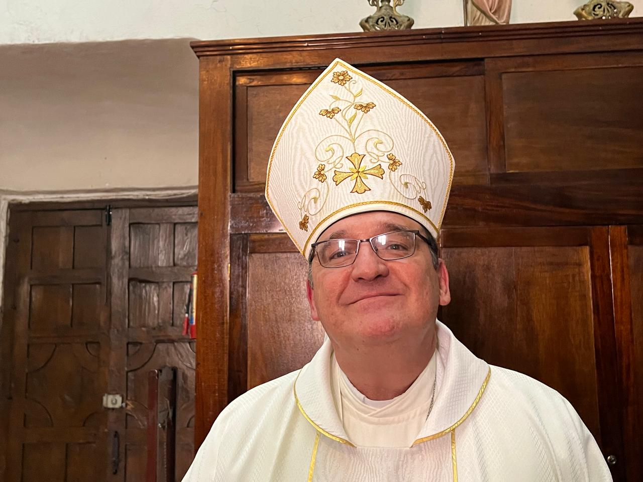 Llama Iglesia a escuchar a los candidatos