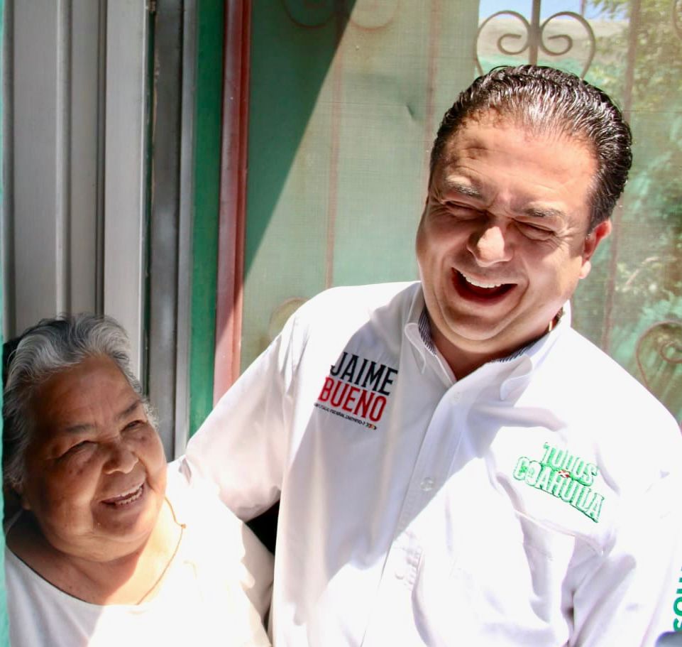 Va Jaime Bueno por más becas para estudiantes